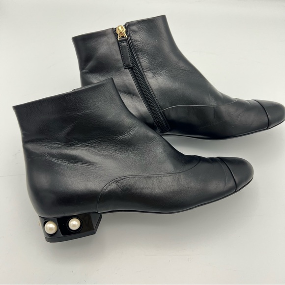 Chanel Pearl Booties, size 38.5 - Picture 2 of 11